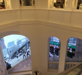 Architecture commerciale avec intégration écran vidéo LED