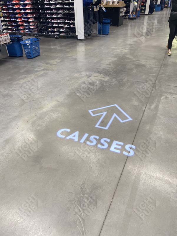 Optimiser le parcours clients avec des flèches lumineuses au sol Optimiser le parcours clients avec des flèches lumineuses au sol