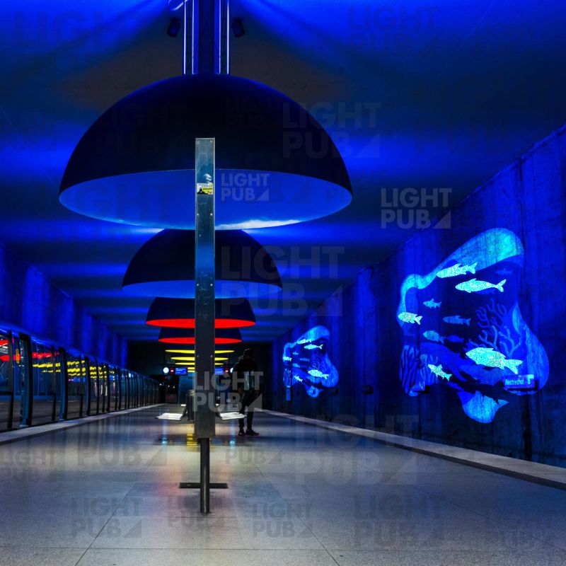 Pourquoi mettre de l’éclairage bleu dans les gares et stations de métro ? Pourquoi mettre de l’éclairage bleu dans les gares et stations de métro ?